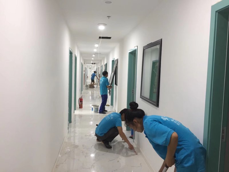 开荒保洁误区警示：避开这些坑你就能轻松享受干净生活